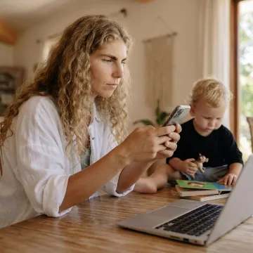 Parent arranging same day childcare on a mobile app