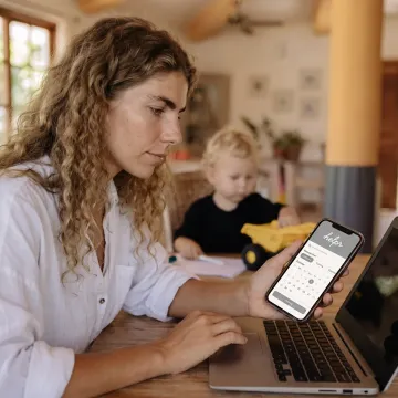 Working parent using a family care benefits platform
