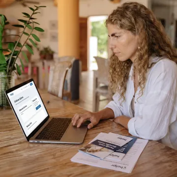 Employee using an online care benefits platform