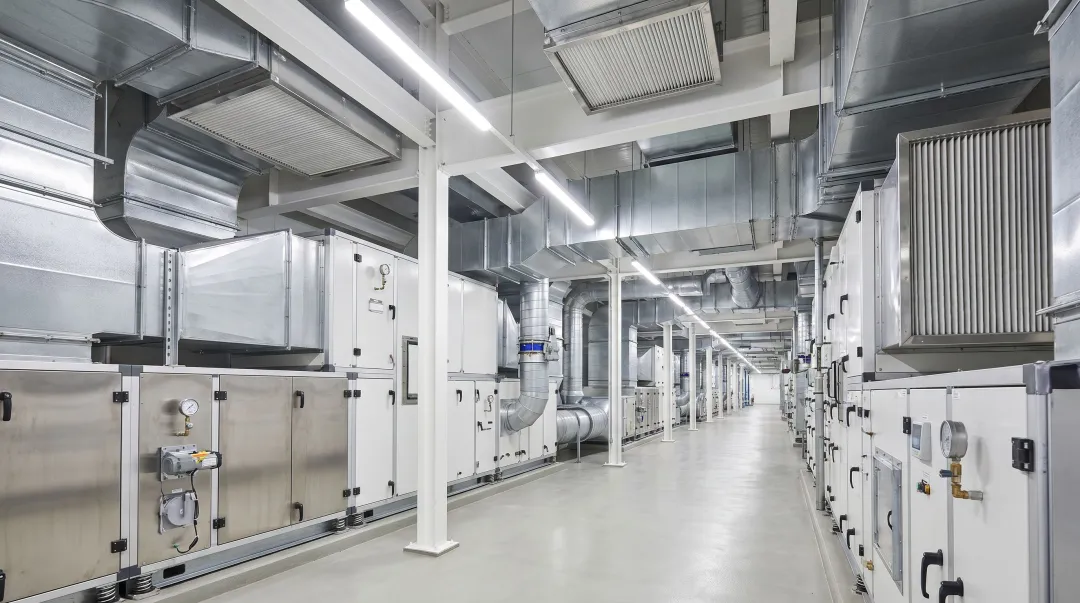 Pharmaceutical cleanroom HVAC air handling unit and HEPA filtration system installation