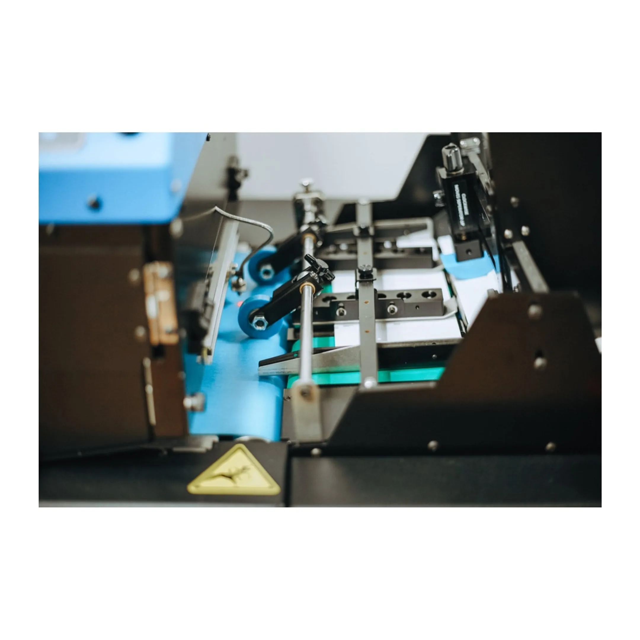 Operator monitoring an inkjet envelope printing system