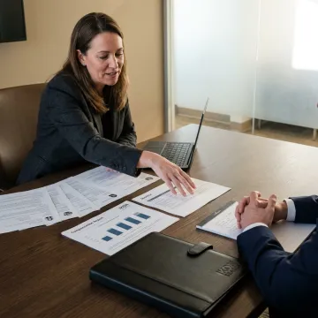 Recruiter presenting HR Director shortlist