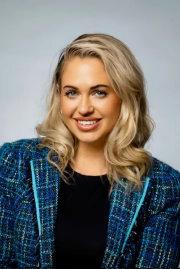 Portrait of Kristin Lutz, Head of Contract Services at Ikon Search