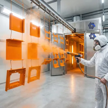 Professional powder coating of metal components in an industrial facility