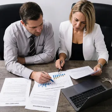 Investment fund compliance documents and portfolio charts