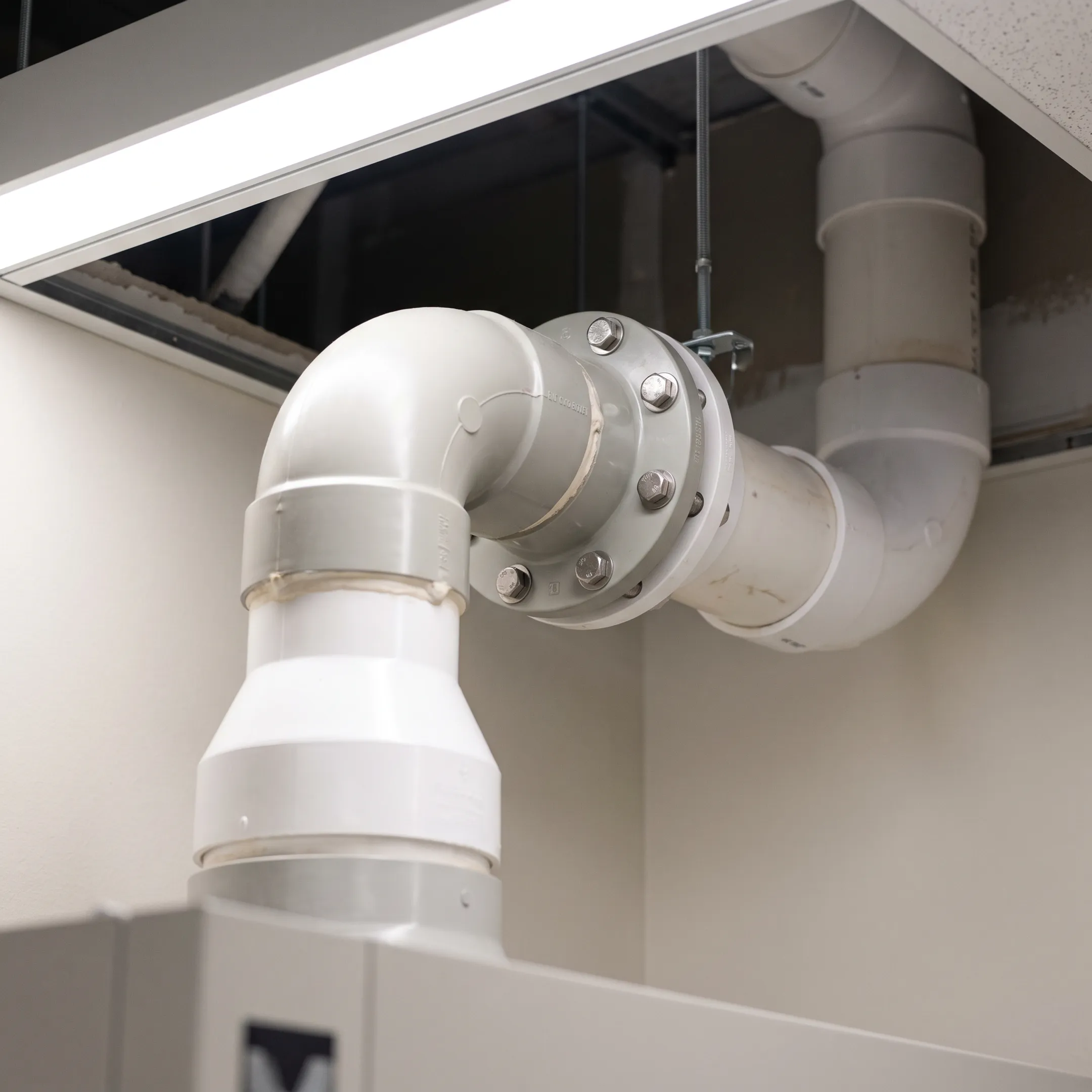Laboratory fume hood ventilation