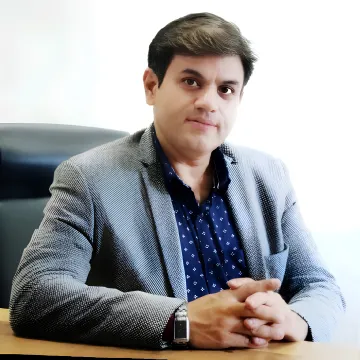 Portrait of Rishi Kapur, Executive Director at iVentures Wealth
