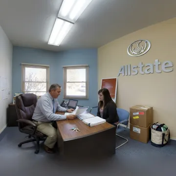 Renters insurance consultation with apartment keys