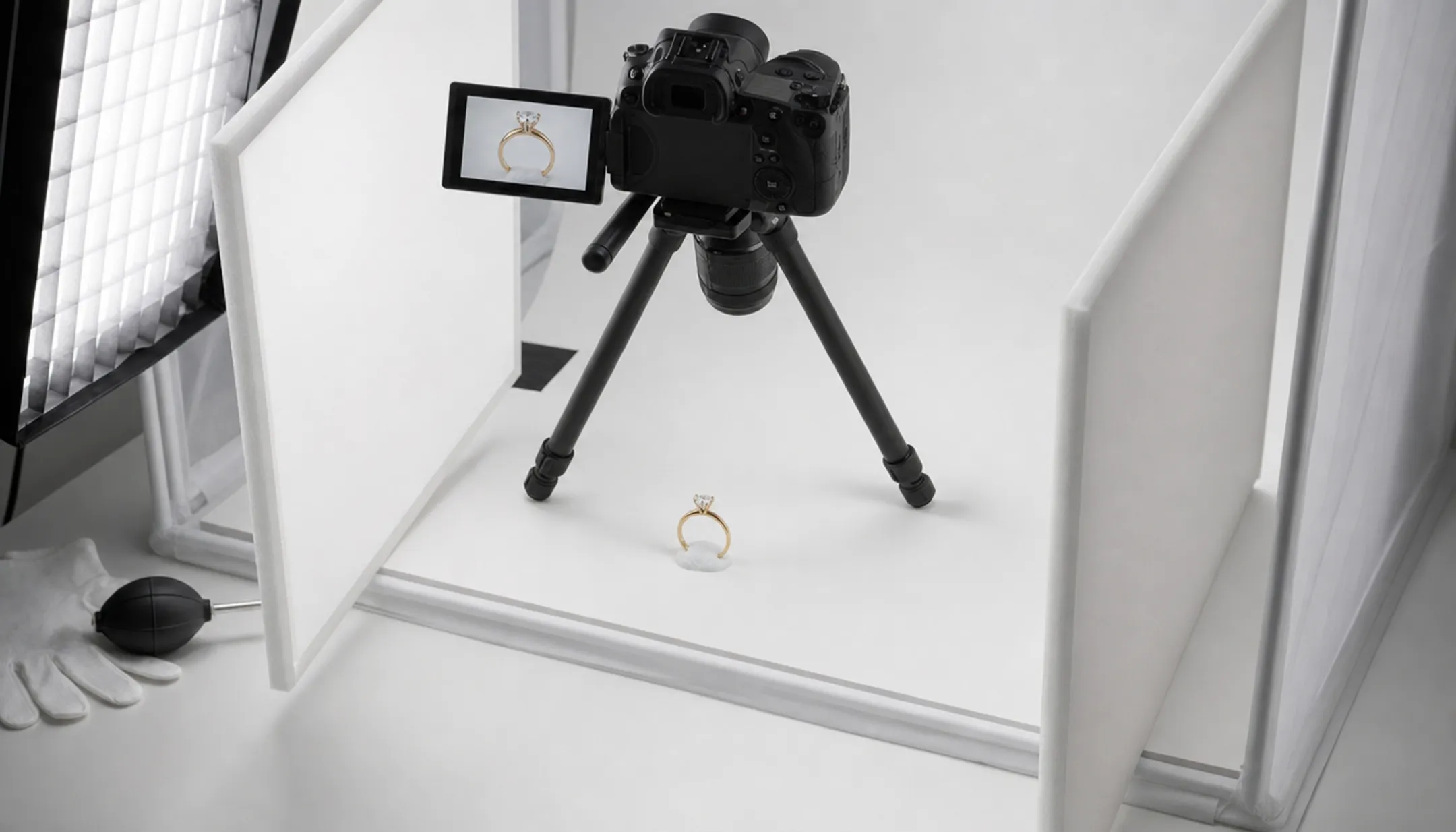 Macro jewelry photography setup showing ring positioned on tripod