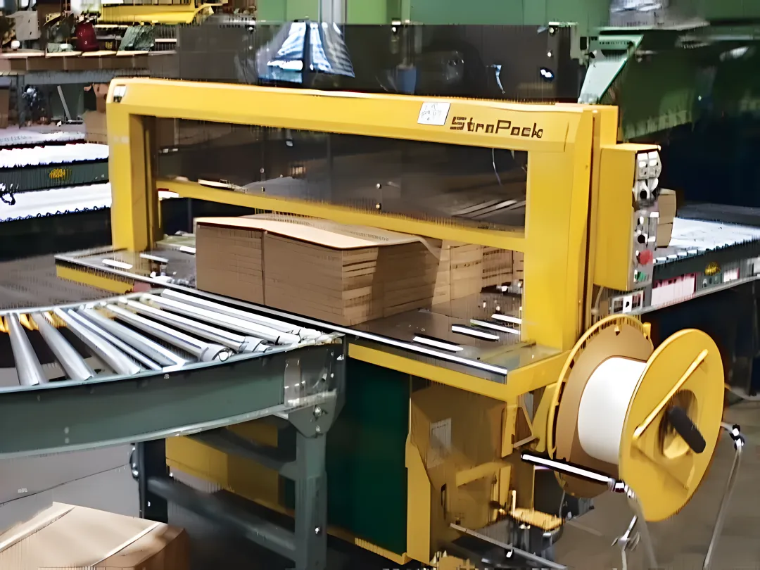 RQ-8CR/FR Roller-Driven Conveyor Table Top Strapping Machine w/Compression