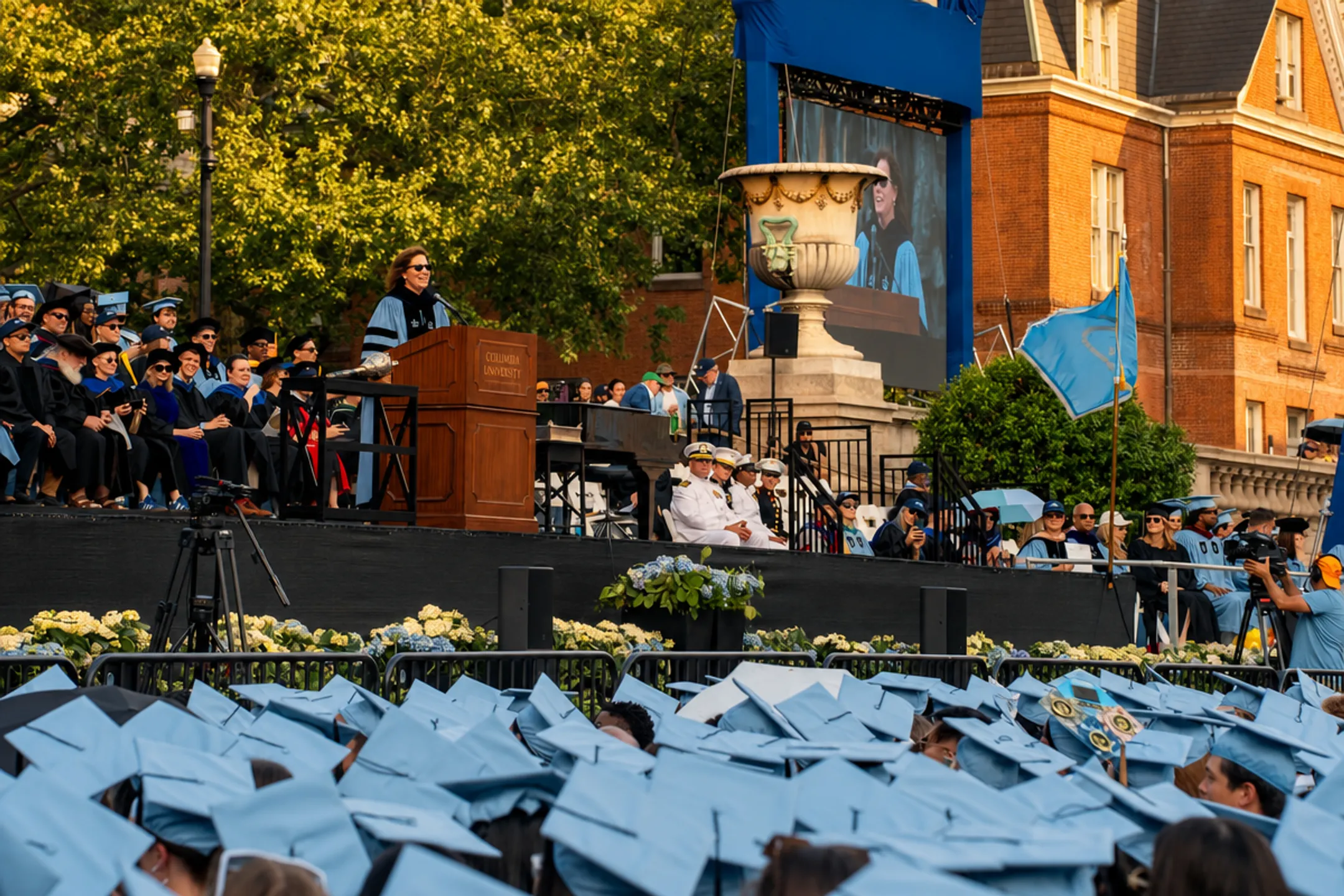 Steve Jobs delivering Stanford commencement keynote address on stage