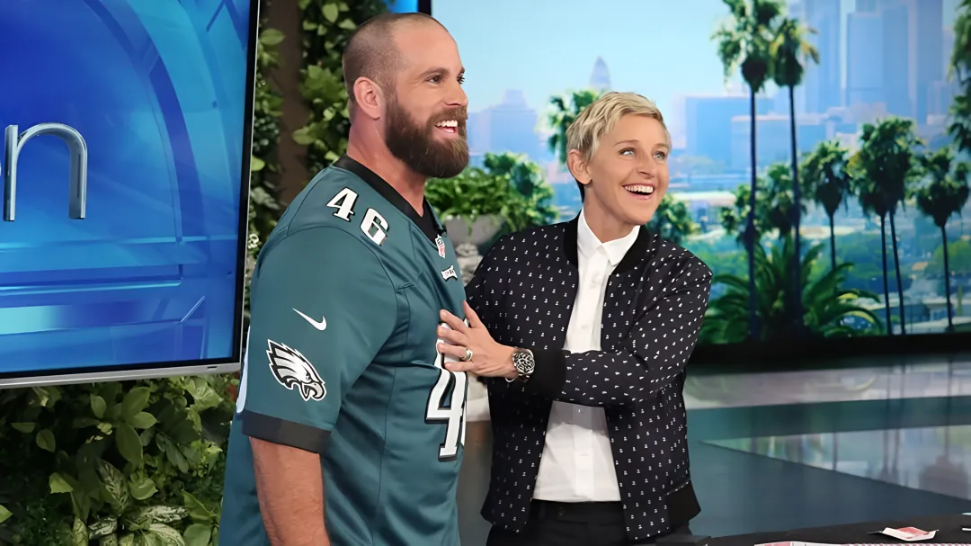 Jon Dorenbos performing magic trick during high-energy keynote presentation