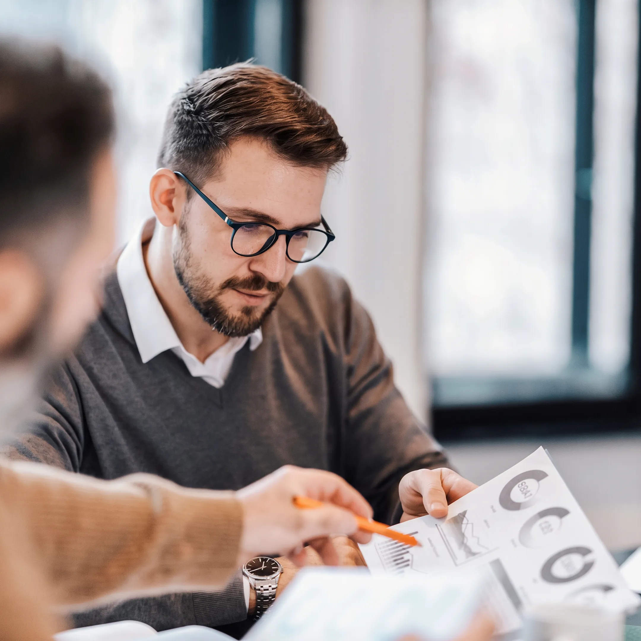 Advisor discussing a personalized retirement investment strategy