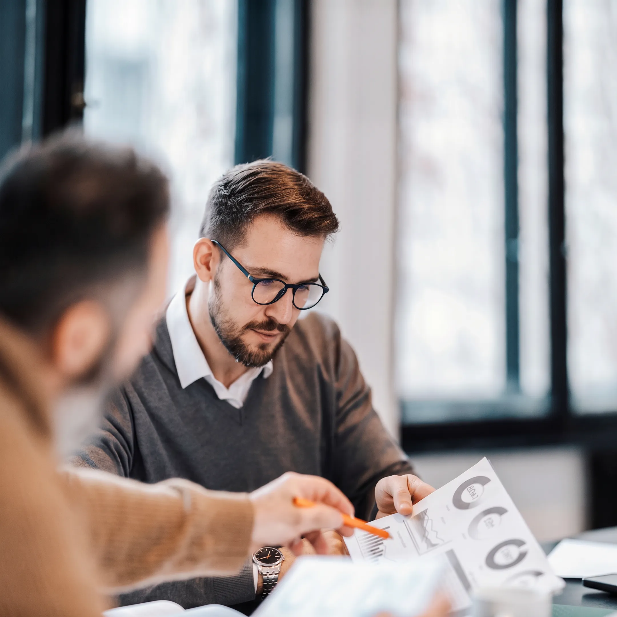 Advisor discussing a personalized wealth management strategy