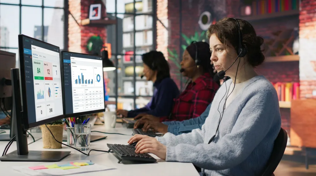 Enterprise contact center agent handling high-volume inbound customer support calls