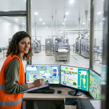 Food manufacturing control room with monitoring systems