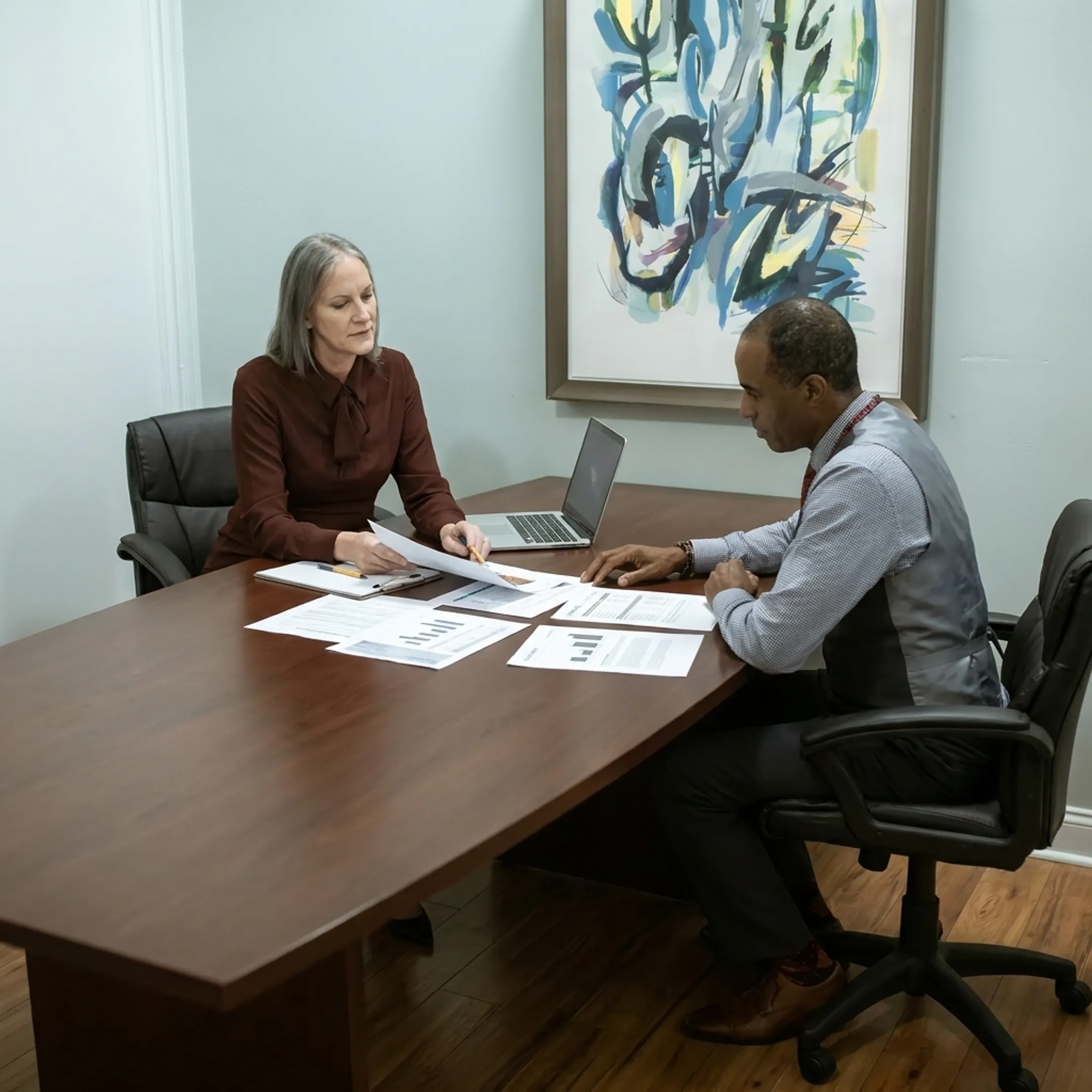 Funding specialist explaining business financing options to an entrepreneur