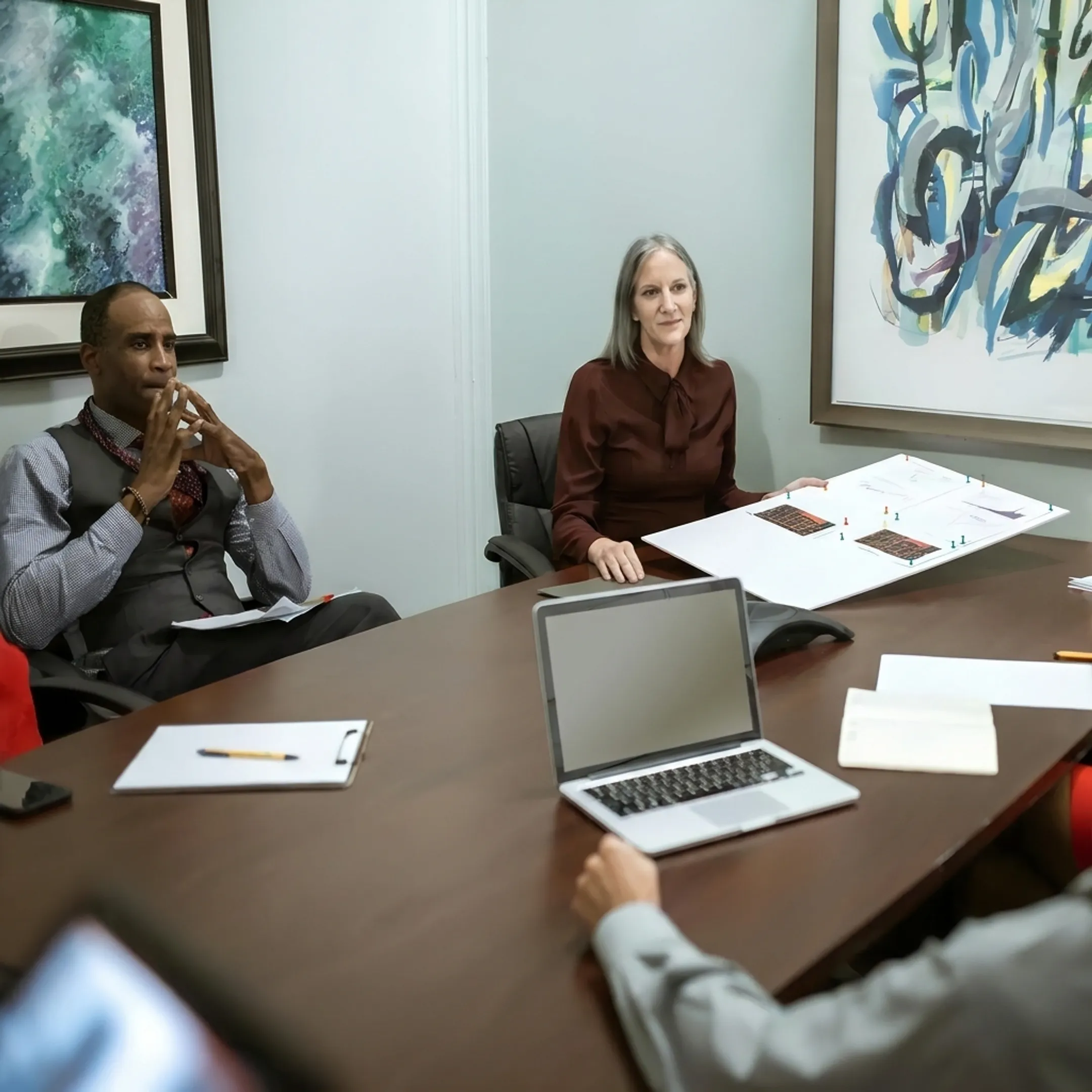 Funding specialist discussing business financing with an entrepreneur