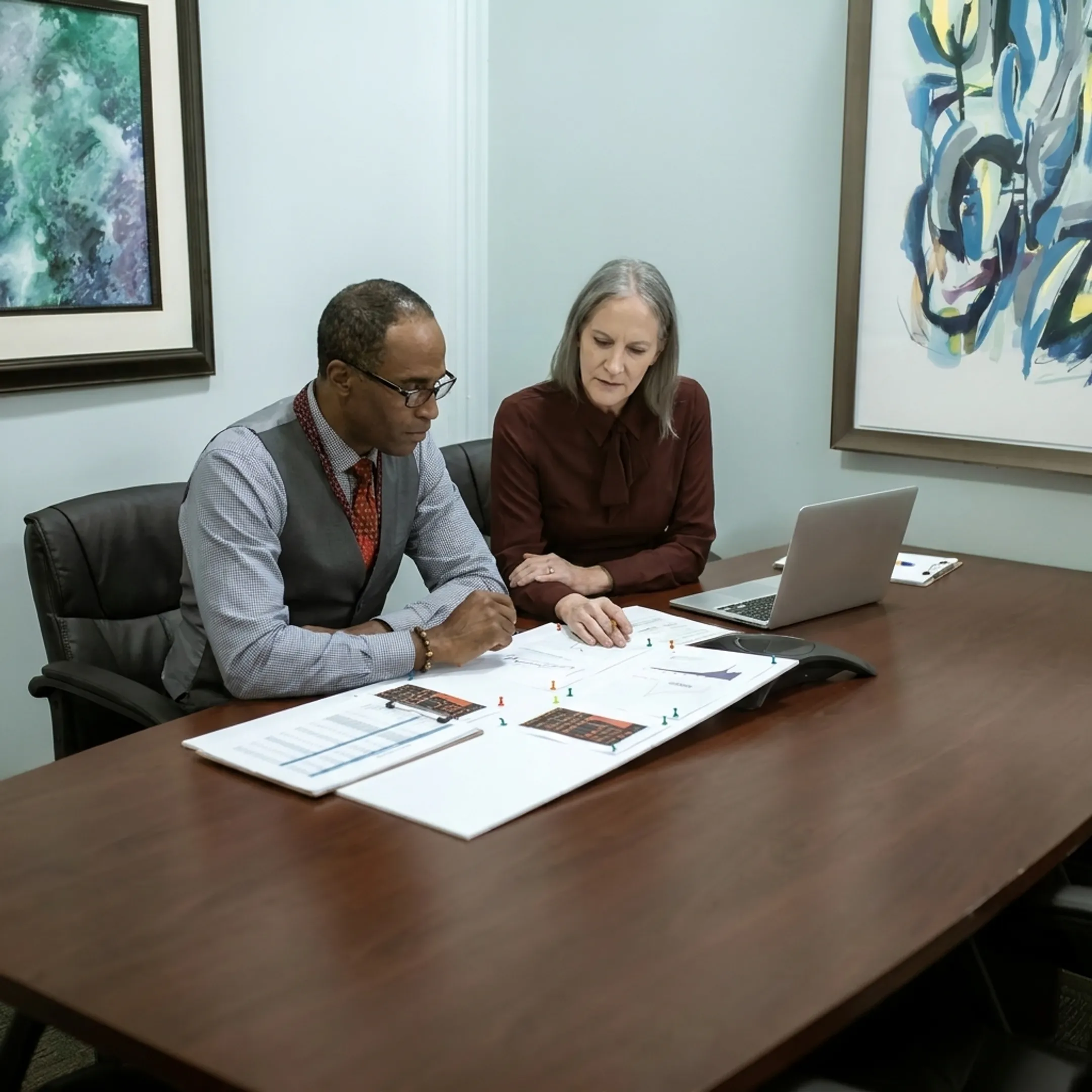 Funding specialist explaining business financing choices