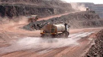 Zircon RDS-38 dust suppressant application on active mining haul road