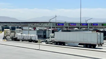 FAST lane border crossing with expedited commercial truck clearance at US port of entry