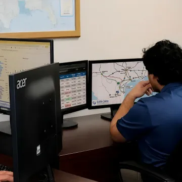 Coordinator tracking intermodal freight shipments
