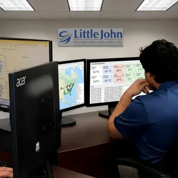Dispatcher monitoring reefer trailer temperatures