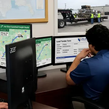 Dispatcher coordinating a hot shot truck load