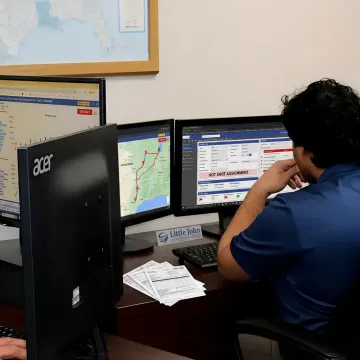 Dispatcher tracking hot shot freight movement