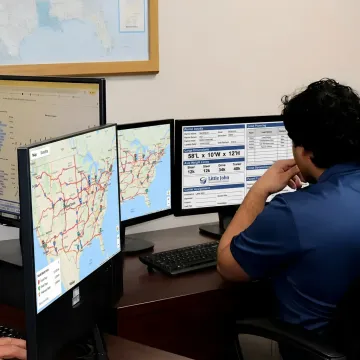 Flatbed load planning and dispatch coordination