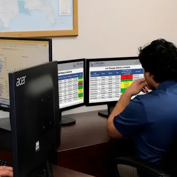 Dispatcher coordinating container drayage from a logistics office