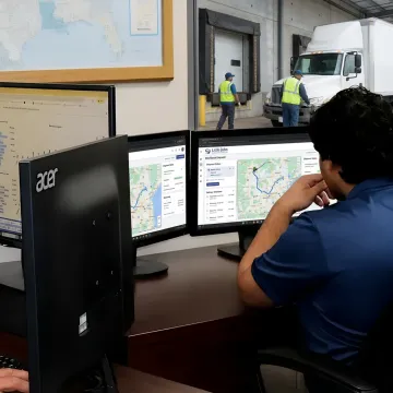 Dispatcher monitoring a white glove freight delivery