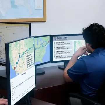 Dispatcher monitoring refrigerated truck transit