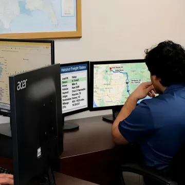 Dispatcher coordinating hotshot freight shipment