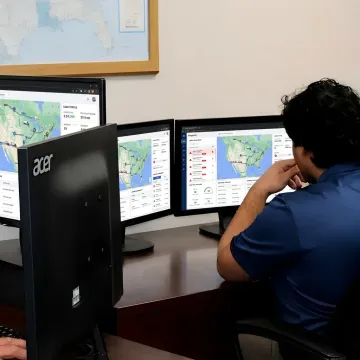 Dispatcher tracking expedited freight routes