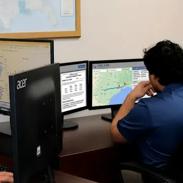 Dispatcher coordinating a flatbed trucking route
