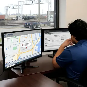 Dispatcher coordinating drayage load with container truck