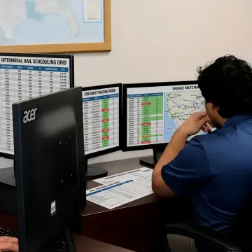Dispatch team planning intermodal freight routes