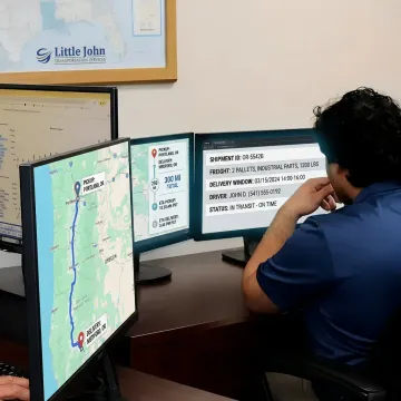 Dispatcher tracking hot shot freight route