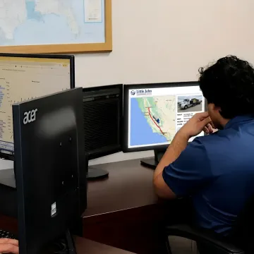 Dispatcher tracking hot shot freight route