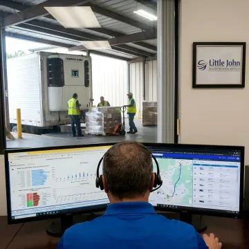 Dispatcher monitoring refrigerated freight temperatures