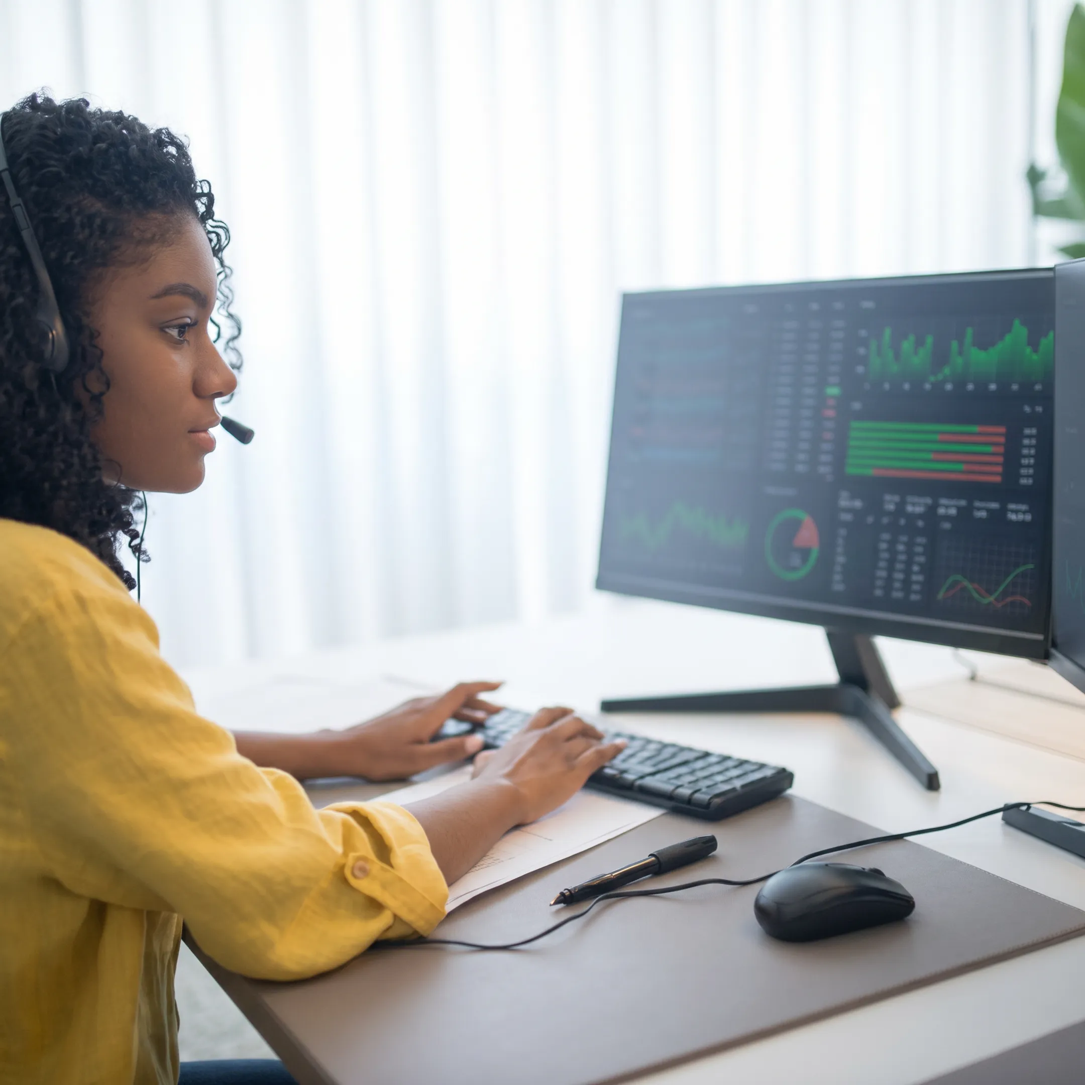IT consultant reviewing a Microsoft 365 migration plan