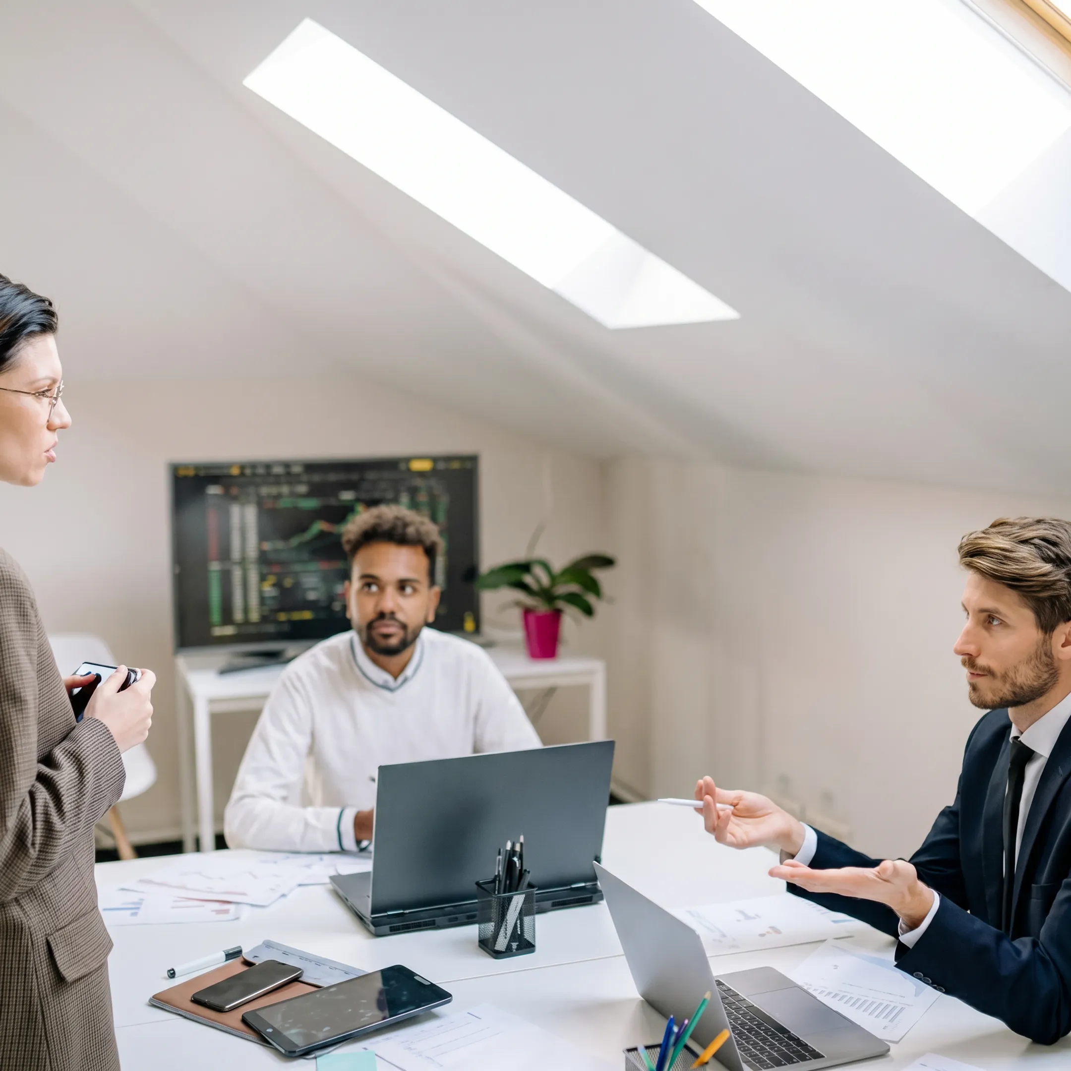 IT professional assisting a business team