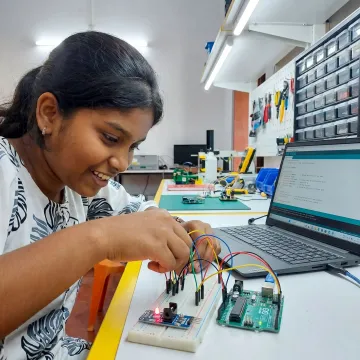 Student building an optical sensor Arduino project