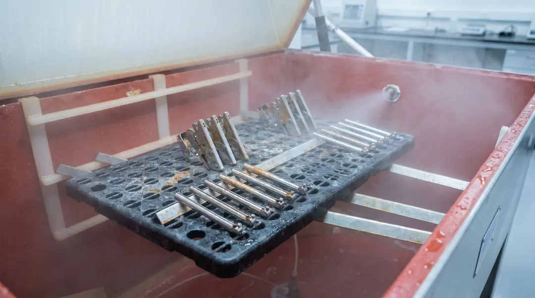 Salt spray corrosion resistance testing chamber with stainless steel hinge specimens inside