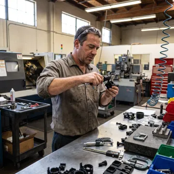 Custom automotive plastic parts manufacturing