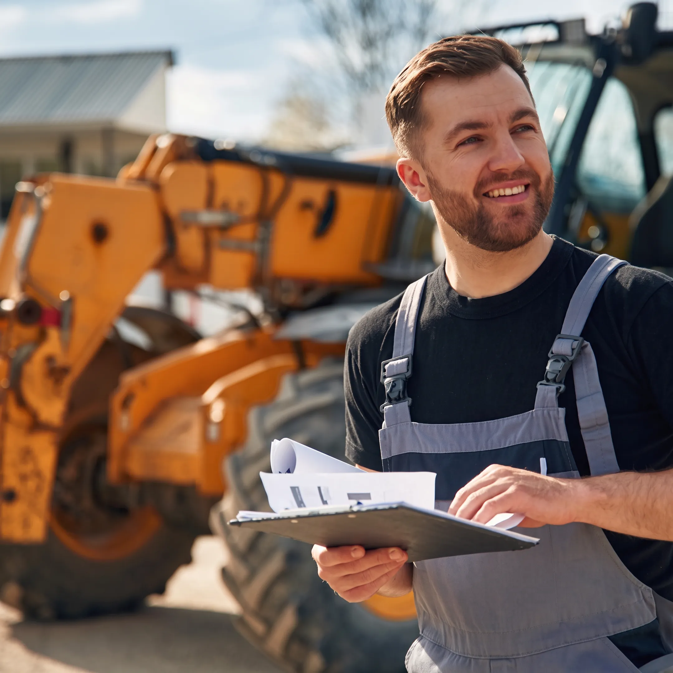 Construction fleet receiving coordinated maintenance support