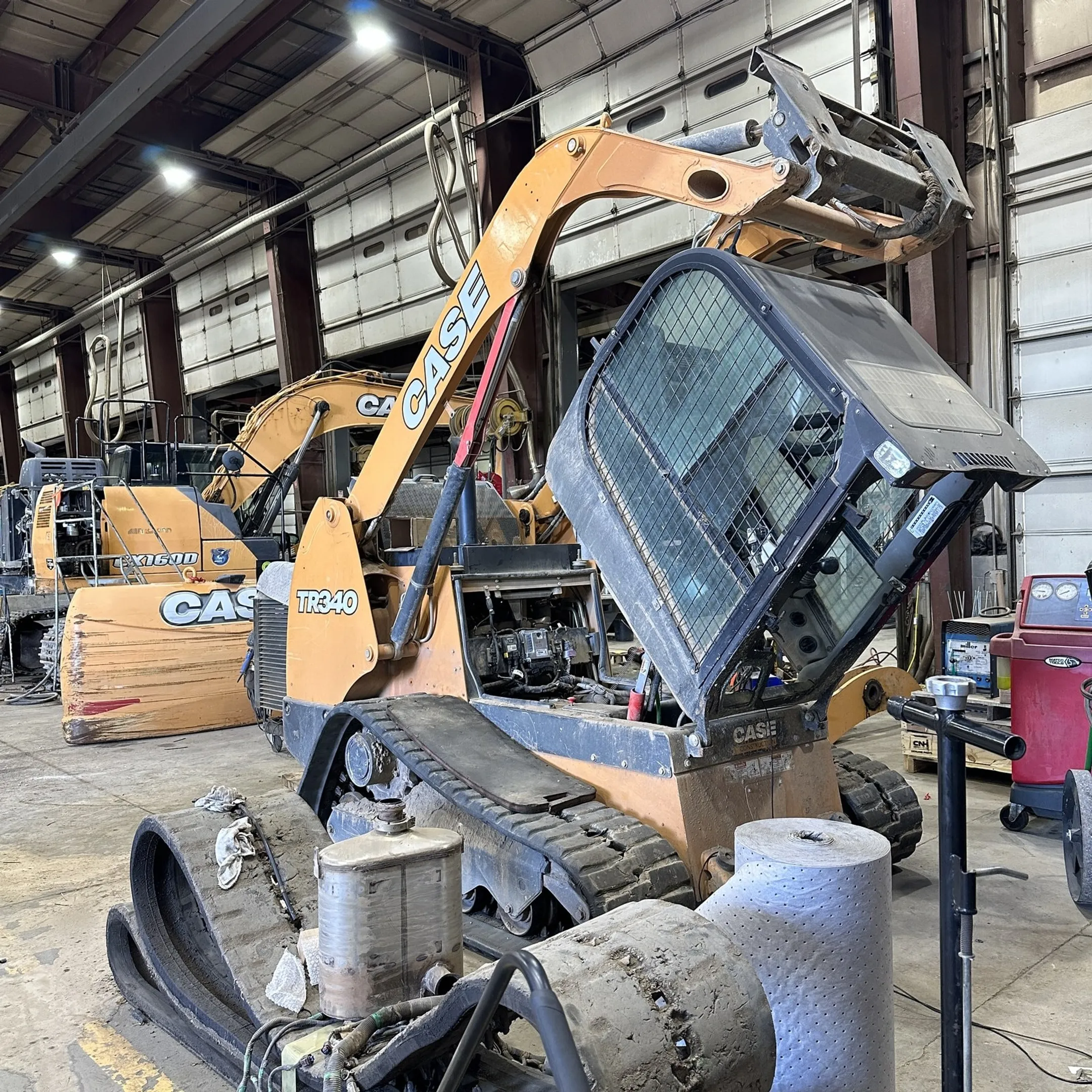 Custom hydraulic cylinder being evaluated for construction equipment