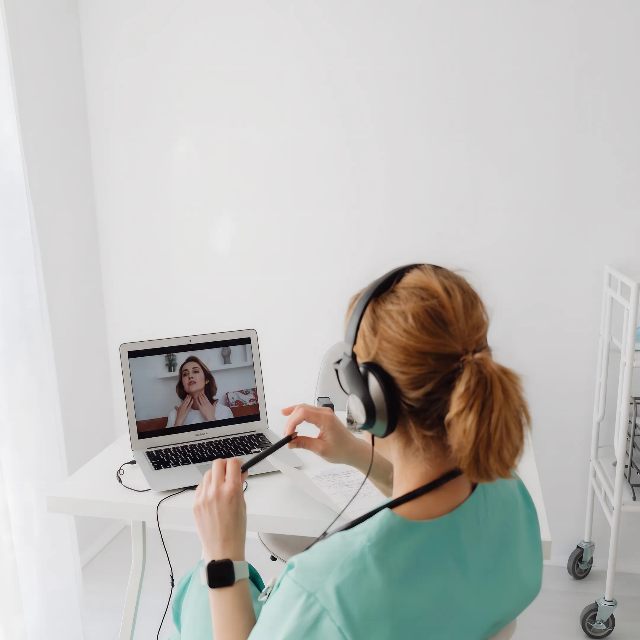 Healthcare professional providing online guidance for allergy concerns