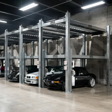 Hydraulic car parking system stacking vehicles